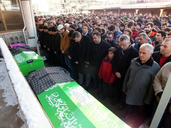 Egzoz gazından zehirlenen iki arkadaş toprağa verildi