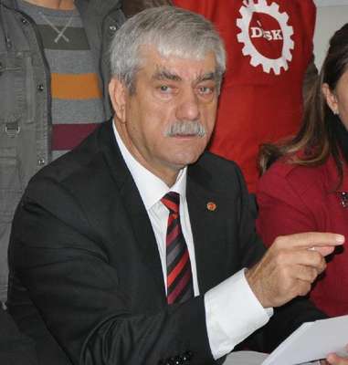 DİSK Genel Başkanı Beko grevci işçilerle beraberken, annesinin ölüm haberini aldı