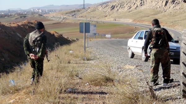 Silvan'da PKK'nın yola yerleştirdiği patlayıcı imha edildi