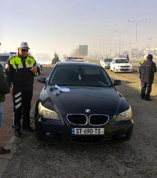 Bolu'da yurt dışından getirilen 2 lüks otomobile el konuldu