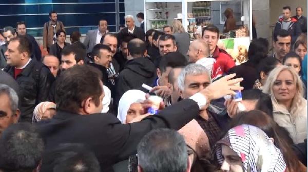 Hakim ve savcılar eylemdeki işçilere yemek dağıttı