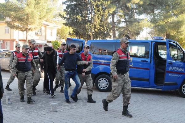 Akçakale'de otomobil hırsızı 3 Suriyeli yakalandı