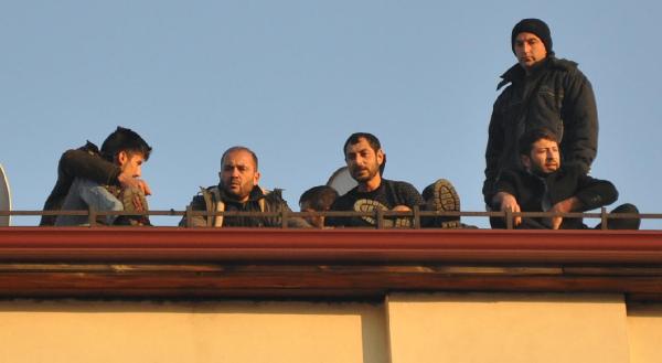 Ücret eylemi yapan demir çelik işçilerine polisten sert müdahale (2)