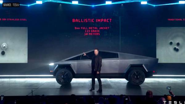 Tesla’nın ilk elektrikli ‘Cybertruck’ı tanıttı