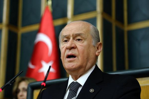 Davutoğlu'na çağrıda bulunan Devlet Bahçeli : Cumhurbaşkanı'nın anayasal sınırlarında kalmasını ısrarla isteyiniz