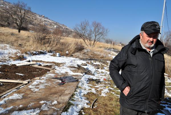 Ölen rektörün bağındaki konteyner evi çaldılar