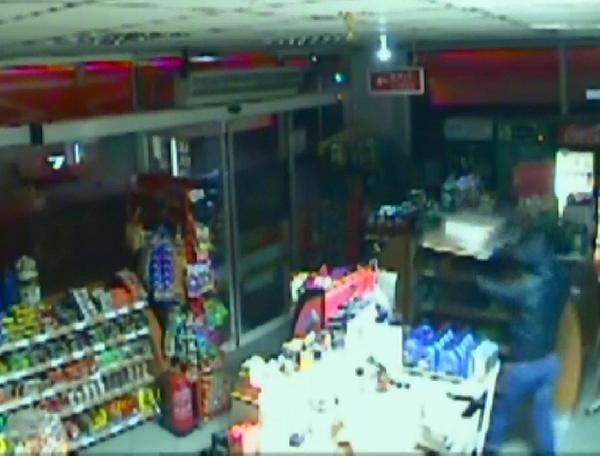 Market hırsızları güvenlik kameralarına yakalandı
