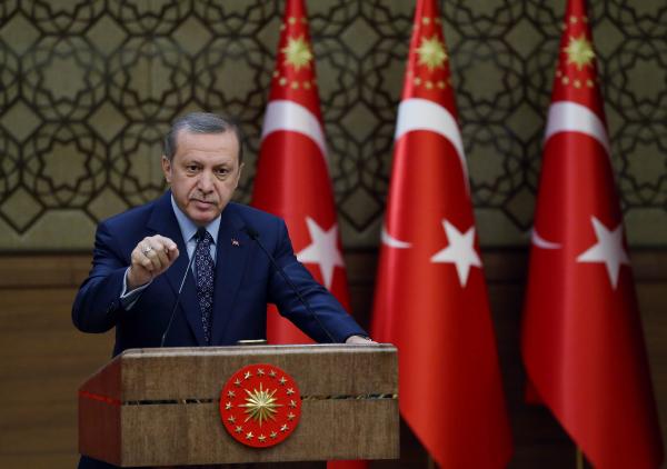 Cumhurbaşkanı Erdoğan : Diyarbakır'da bu hainler mabetlerimize el uzatmaya çalışıyor (Yeniden) (2)