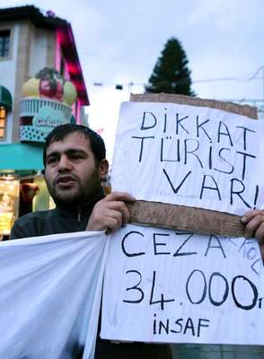 Alkol yasağına karşı çarşaflı eylem