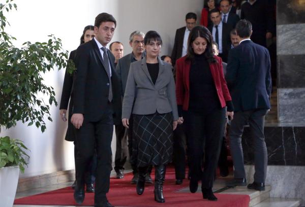 Figen Yüksekdağ:  Görgü tanıklarının söylediği tek şey var; Kurşunlu Camisi'nin havadan bombalandığı yönündedir