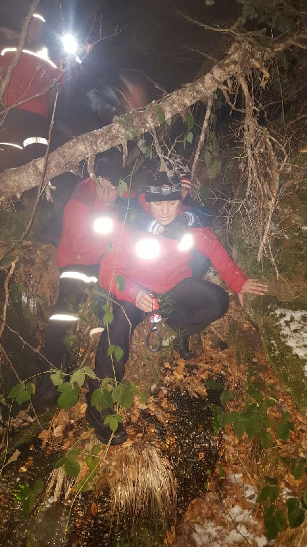 Jandarma kaybolan Bahreynli kadın turisti sırtında taşıdı