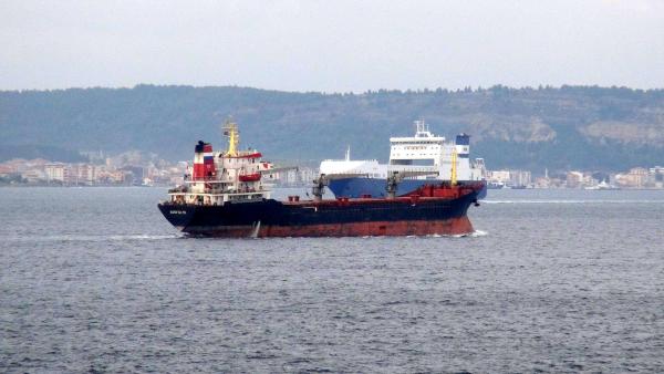 Rus Donanması'na ait kargo gemisi Çanakkale Boğazı'ndan geçti
