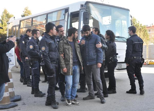ESOGÜ'de stant açma gerginliği, 9 öğrenci gözaltına alındı