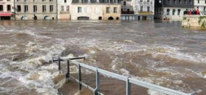 Fransa’da sel: 2 ölü