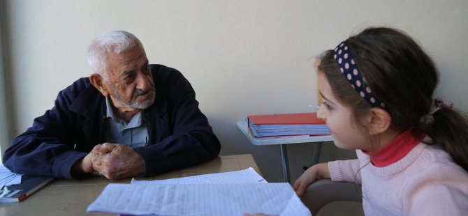 58 yıl gurbetçi çocuklara Türkçe öğretti