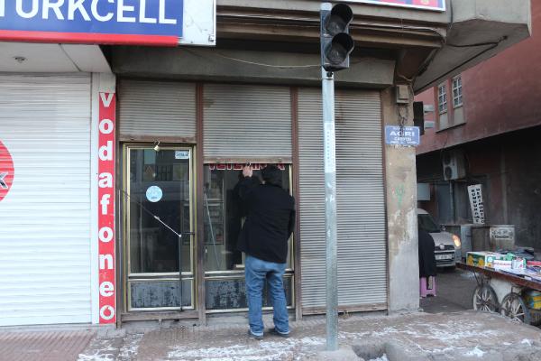 Elektrik kesintisi kepenk kapattırdı