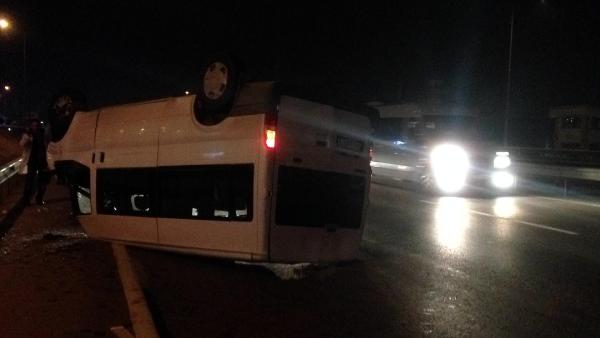 Tersane işçilerini taşıyan minibüs takla attı: 1 ölü, 7 yaralı