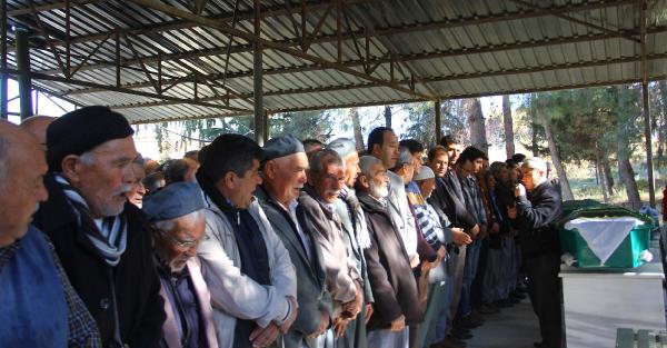 Hemşire kızları tarafından öldürülen emekli çift toprağa verildi