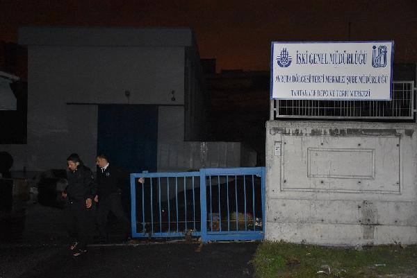 İSKİ borusu patladı, sokağı su bastı