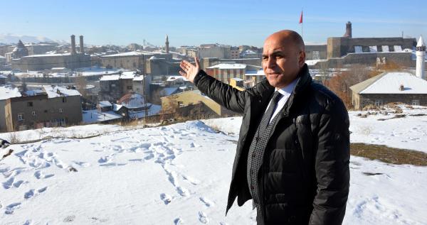 Sibirya soğuklarında kentsel dönüşüm için yıkım