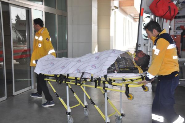 17 yaşındaki ehliyetsiz sürücü otomobiliyle takla attı:3 yaralı