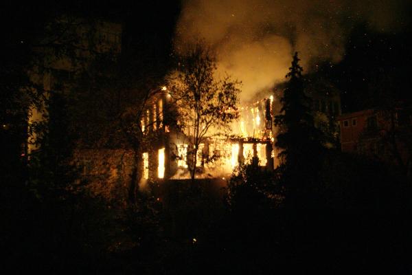 Ordu'da 3 katlı bina yandı