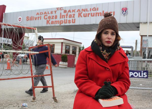 "Umut Nöbeti"nde bugün ilk nöbeti Pelin Batu tuttu