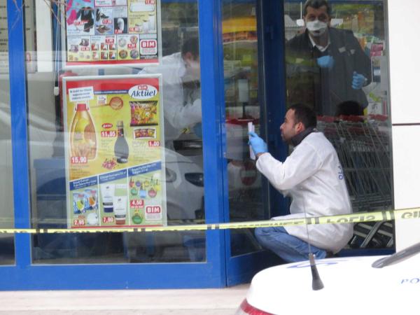 Kartal'da bıçaklı market soygunu