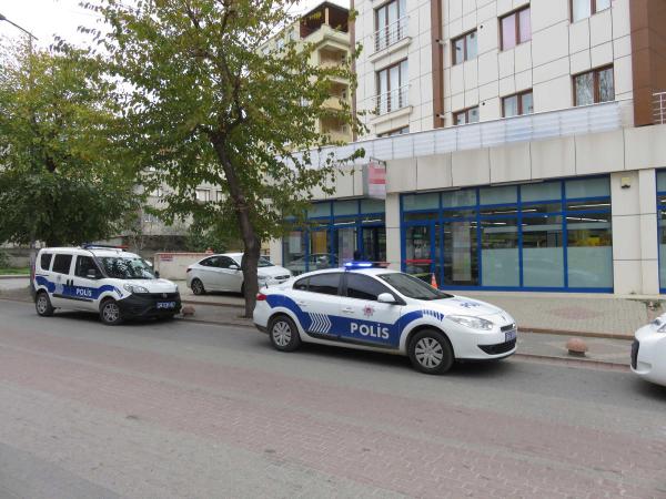 Kartal'da bıçaklı market soygunu