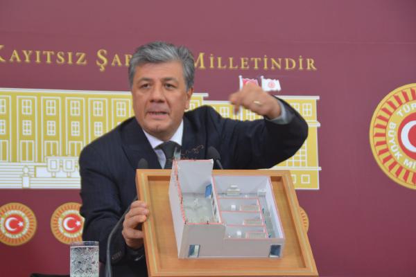 Mustafa Balbay, Silivri maketiyle Cumhurbaşkanı Erdoğan'a seslendi : Burada 4 gün kalabilir misin?