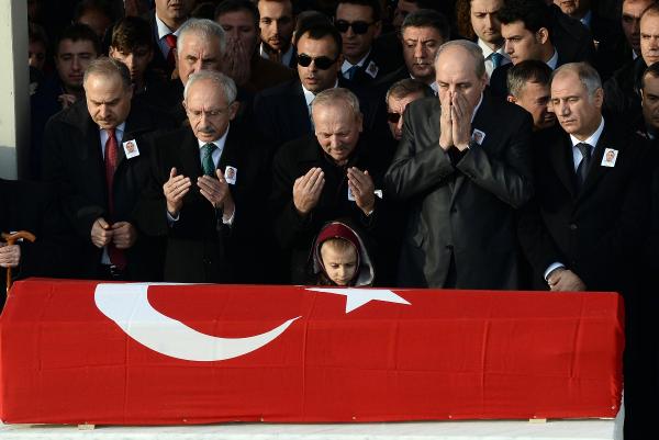 Şehit Haydar Çetin'in 6 yaşındaki oğlu tören boyunca gözyaşı döktü
