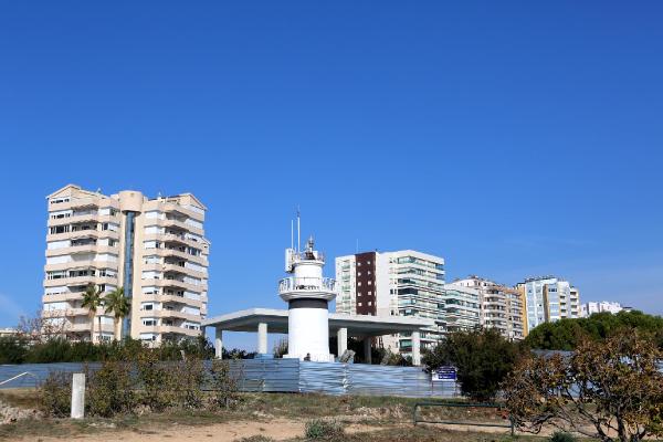 Antalya'nın 71 yıllık deniz fenerinde yıkım