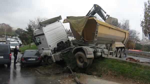 Şişli'de kamyon kazası ucuz atlatıldı; kurtarma çalışmaları herkesin yüreğini ağzına getirdi