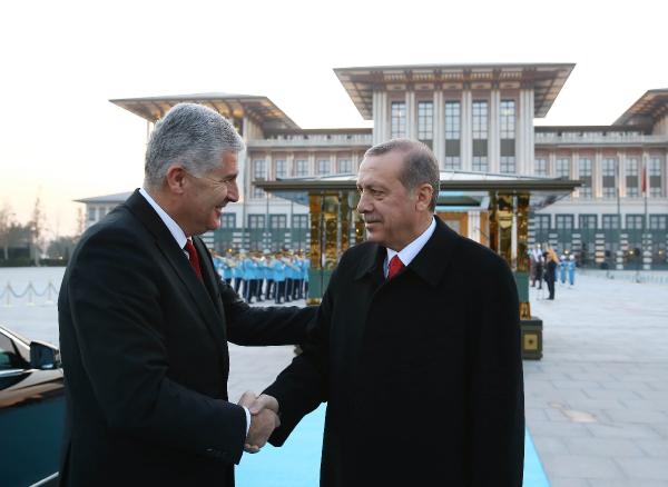 Erdoğan, Bosna Hersek Cumhurbaşkanlığı Konseyi üyelerini resmi törenle karşıladı