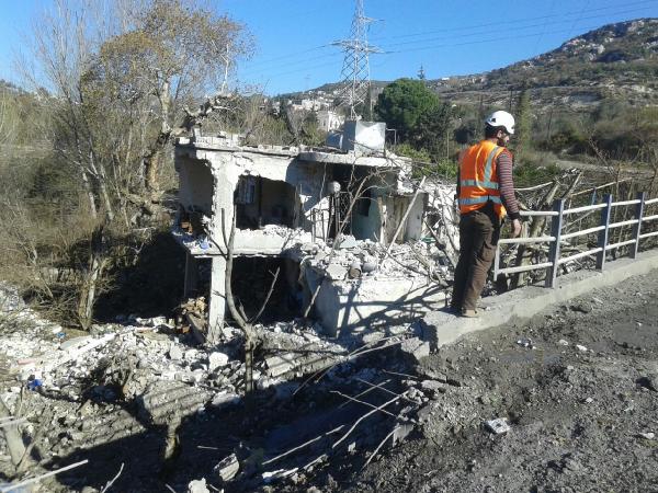 Rusya, savaş gemisinden attığı füzelerle Obin Köyü'nü vurdu