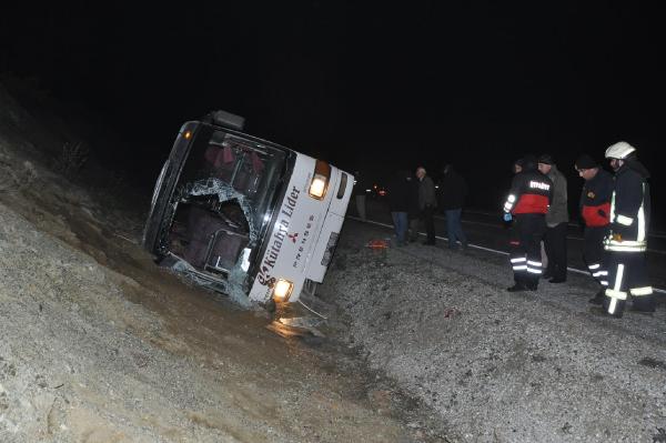 Fabrika işçilerini taşıyan otobüs devrildi: 1 ölü, 40 yaralı