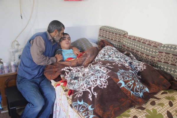 Şanlıurfa’da, madde bağımlısı genç yatağa mahkum oldu