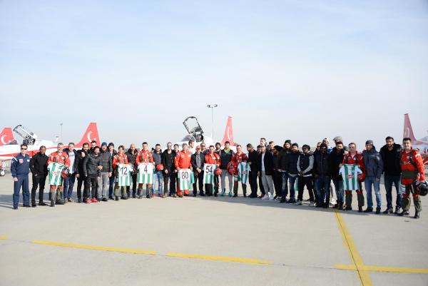 Türk Yıldızları'ndan, Konyaspor için özel gösteri