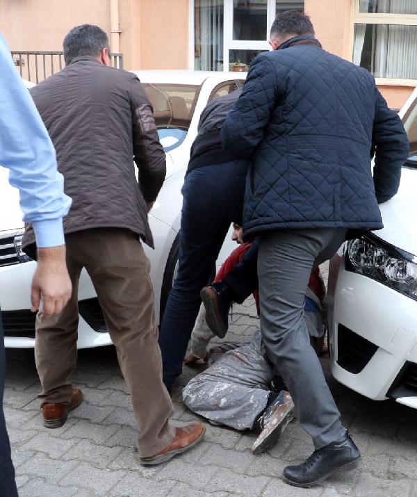 İnşaat işçileri ile sokaktaki gençler kavga etti: 6 yaralı
