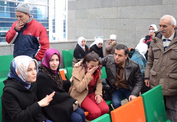 Barış Yarkadaş'tan adliyede eylem yapan işçilere destek