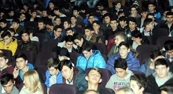 Öğrencilere uyuşturucunun zararları tiyatro ile anlatıldı
