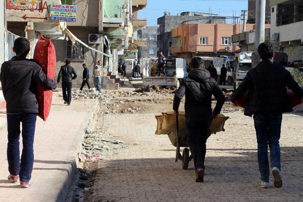 Nusaybin'de evleri zarar gören halk göç etmeye başladı