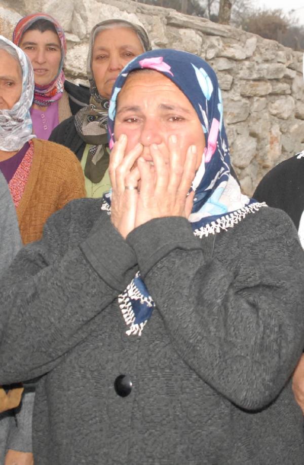 Soba kurbanı 3 kişilik aile gözyaşlarıyla toprağa verildi