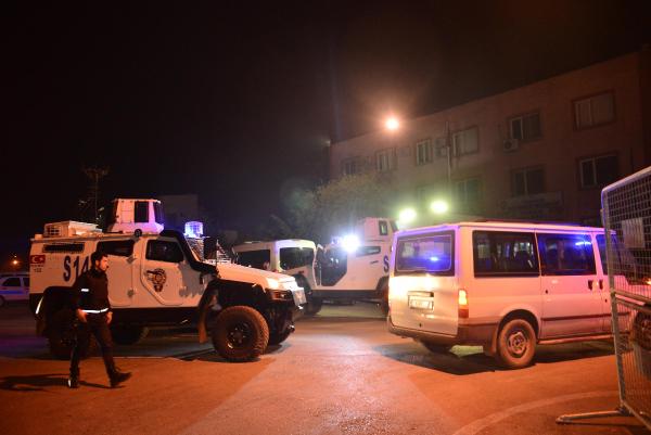 Polis merkezine yakın noktada çıkan silahlı kavga saldırı olduğu zannedilince panik yaşandı