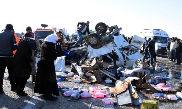 Van'da trafik faciası: 11 ölü 4 yaralı (2) - yeniden