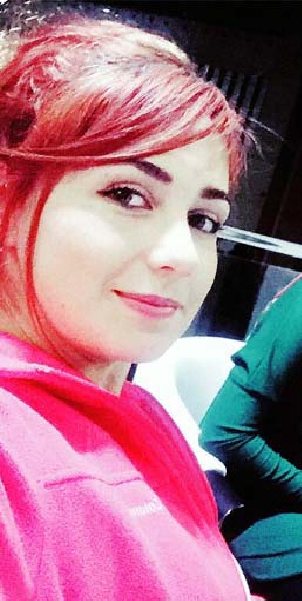 Ayşe, aşırı hızlı kullandığı otomobille ölüme gitti