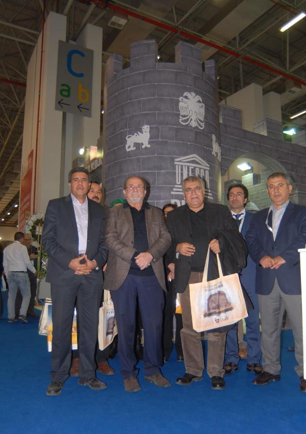 HDP milletvekillerinden İzmir'de fuar ziyareti