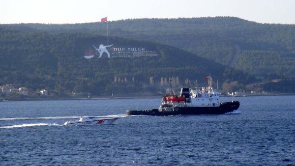 Çanakkale'den bu kez Rus askeri römorkörü geçti
