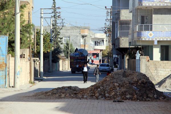 Nusaybin'de evleri zarar gören halk göç etmeyi sürdürüyor
