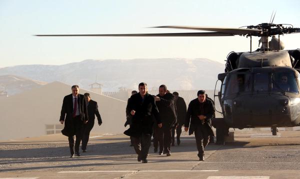 Bakan Yılmaz, depremin olduğu Kiğı'da inceleme yaptı